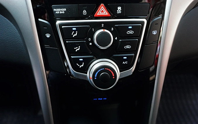 Hyundai I30 cena 48900 przebieg: 74800, rok produkcji 2016 z Golczewo małe 742